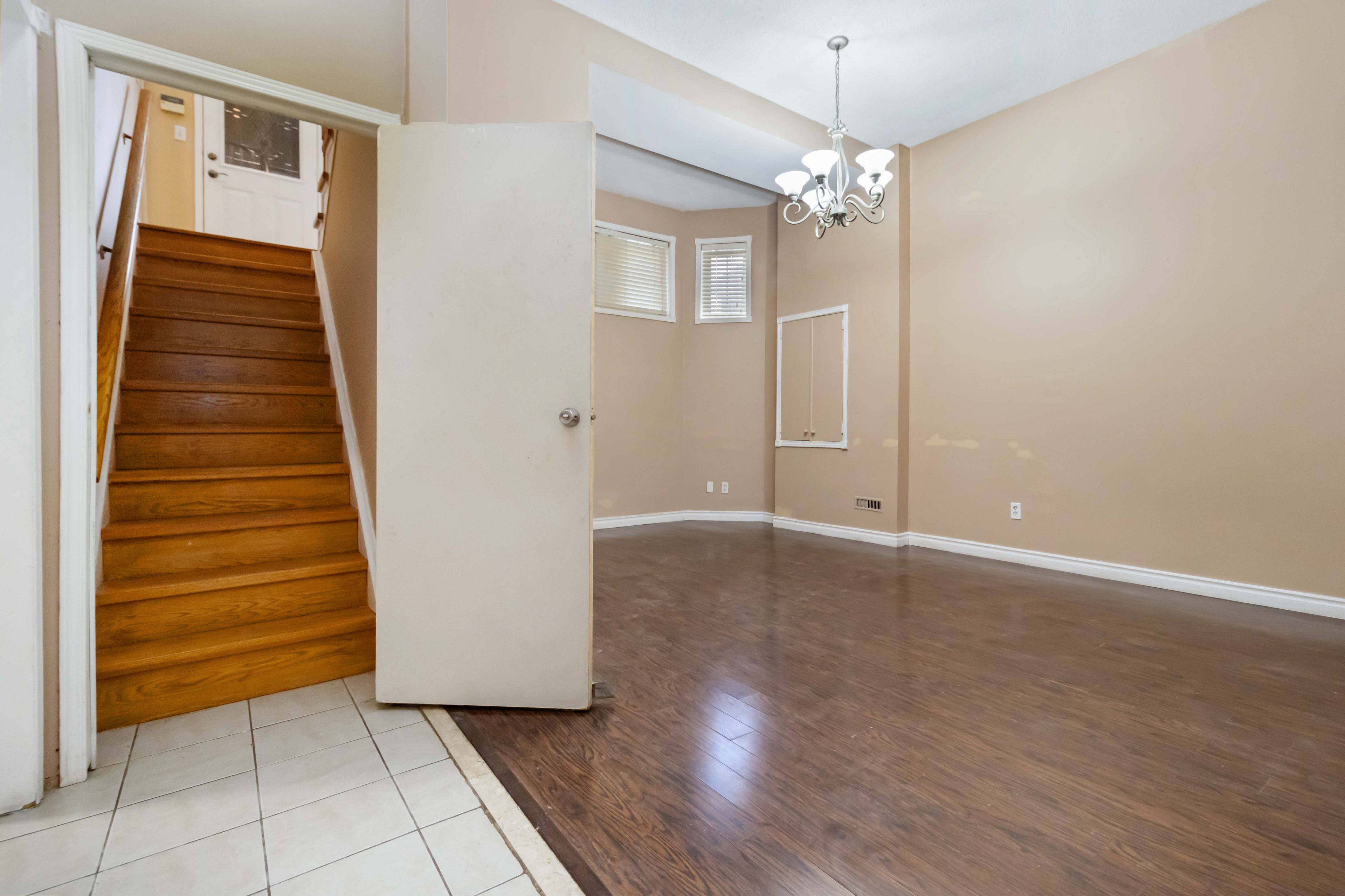 Mississauga, ON L5W 1M1,639 Twain AVE #Lower