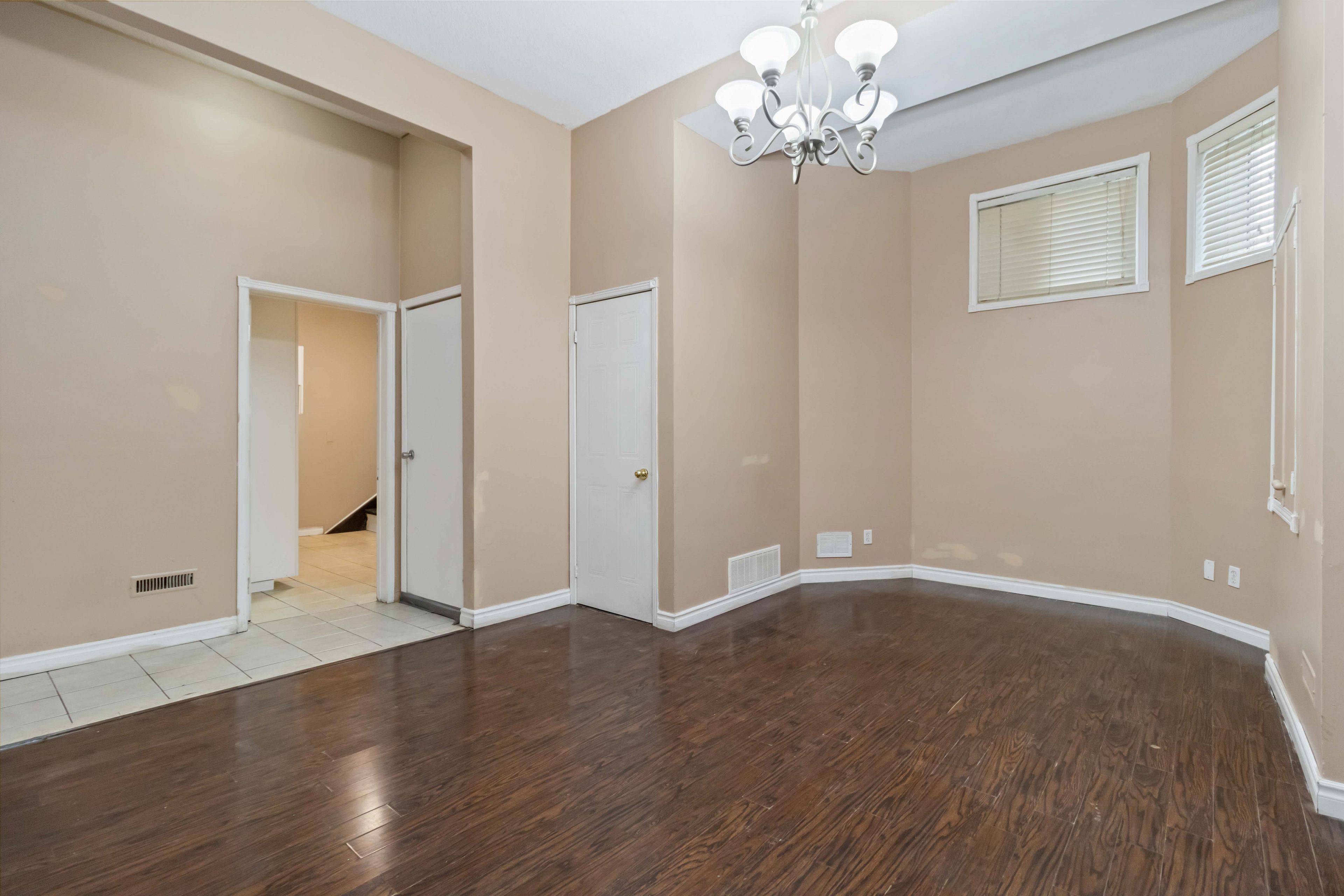 Mississauga, ON L5W 1M1,639 Twain AVE #Lower