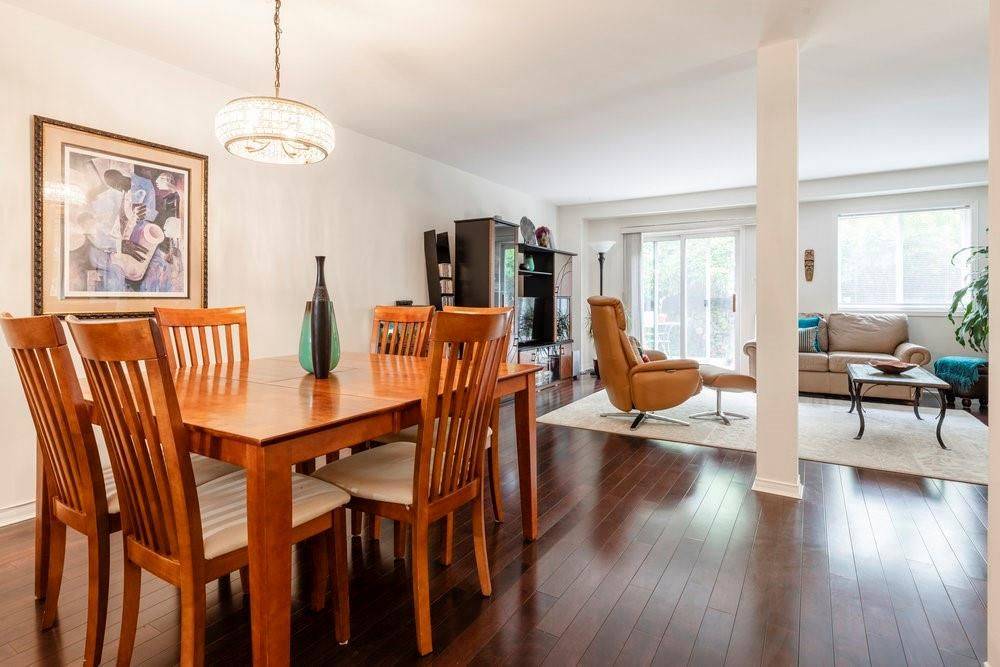 Hamilton, ON L9H 7A6,31 Moss BLVD #1