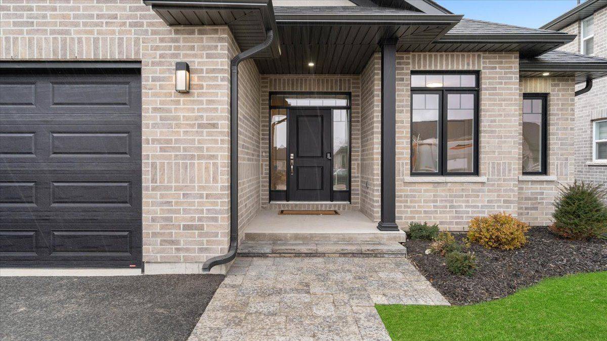 Belleville, ON K8N 0R7,6 Vaughn CT