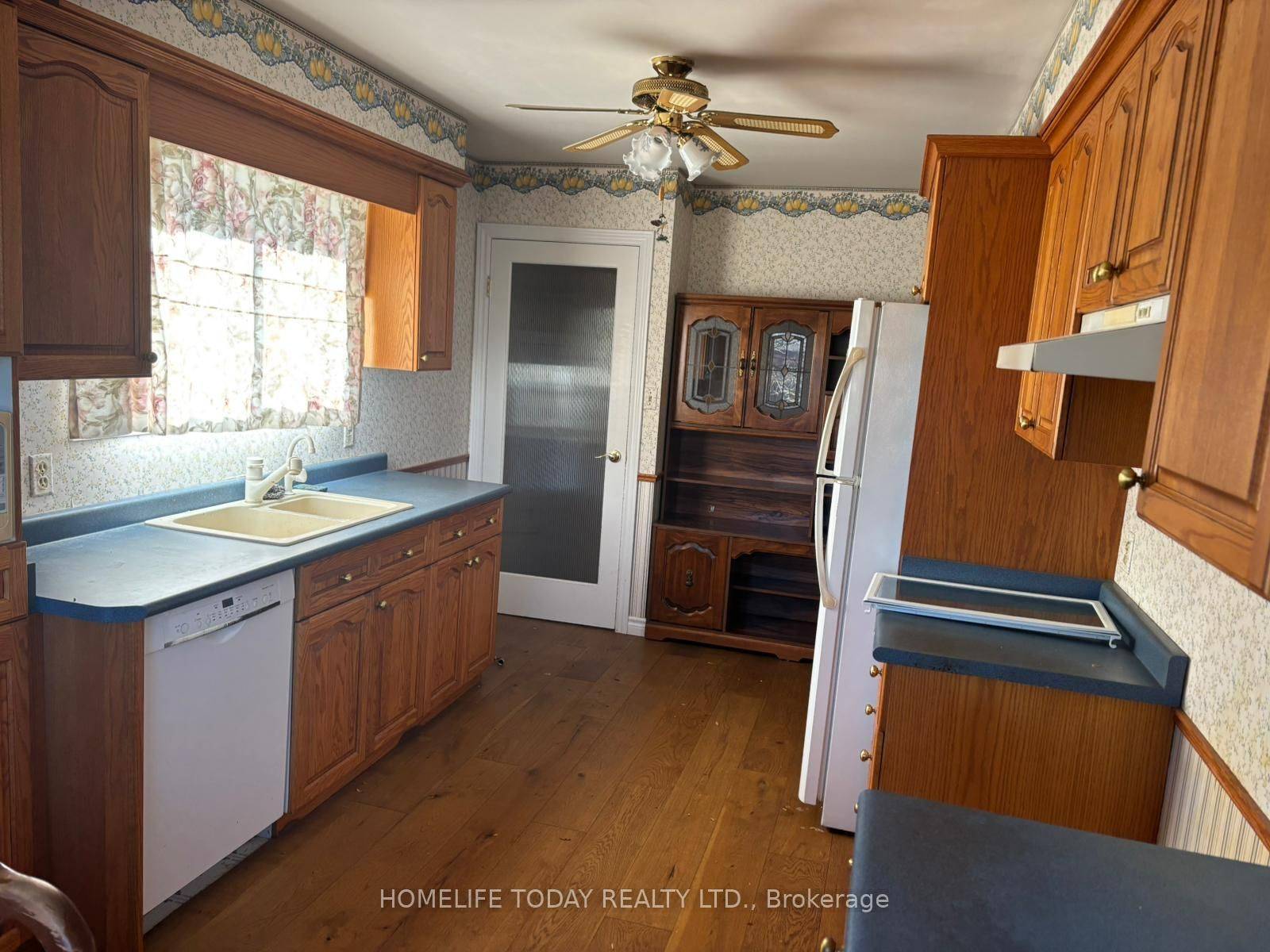 Waterloo, ON N2L 4P3,543 Glendene CRES #Main