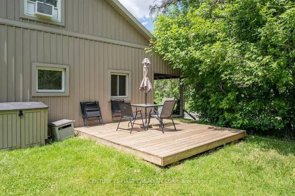 Waterloo, ON N2J 3Z4,705 Conservation DR #Unit B