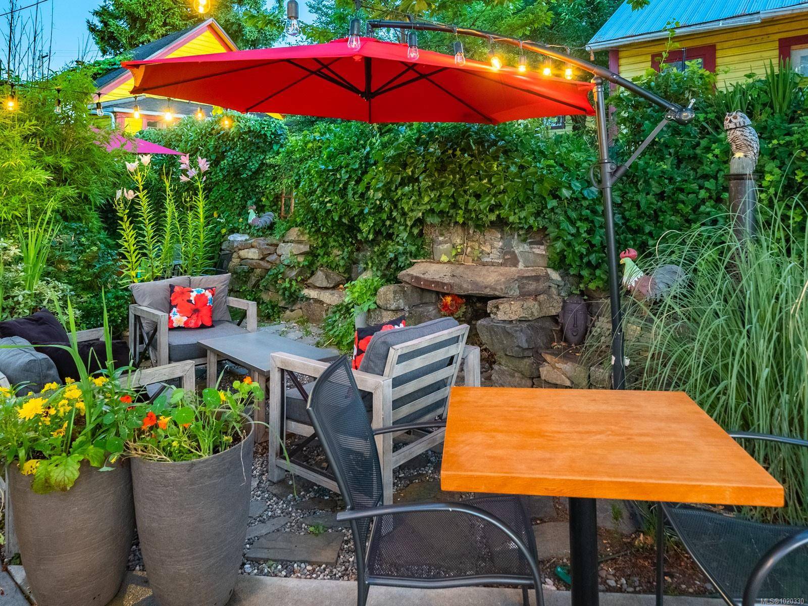 Ladysmith, BC V9G 1B8,18 Roberts St