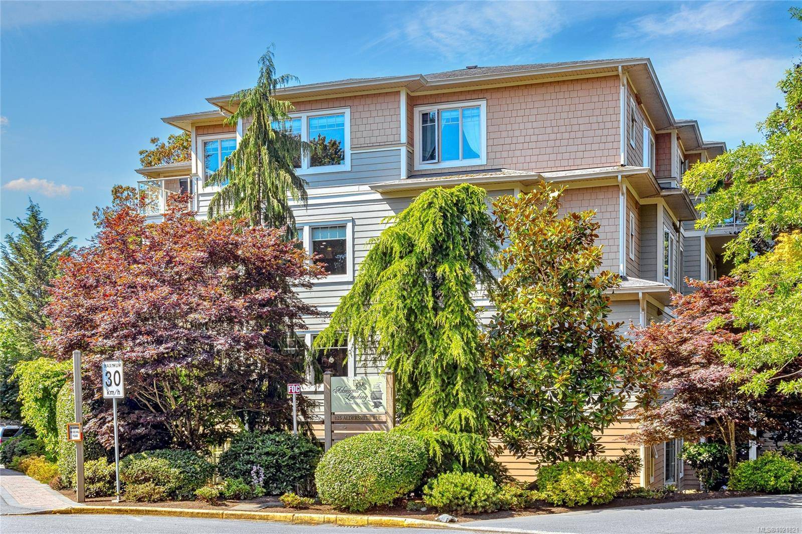 View Royal, BC V9A 7M7,125 Aldersmith Pl #404