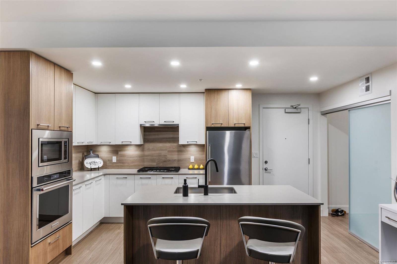 Langford, BC V9B 0W5,960 Reunion Ave #211