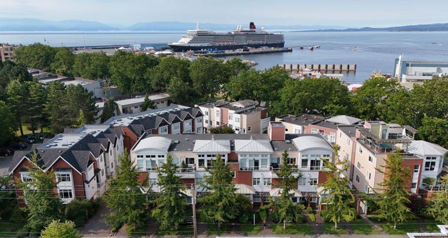 Victoria, BC V8V 1A2,60 Dallas Rd #36