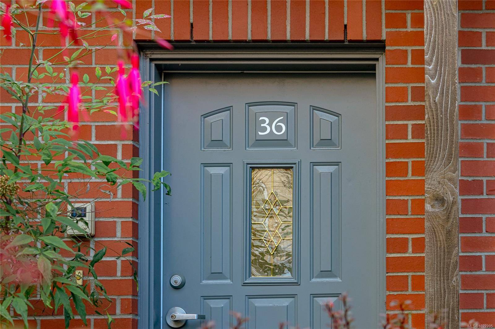 Victoria, BC V8V 1A2,60 Dallas Rd #36