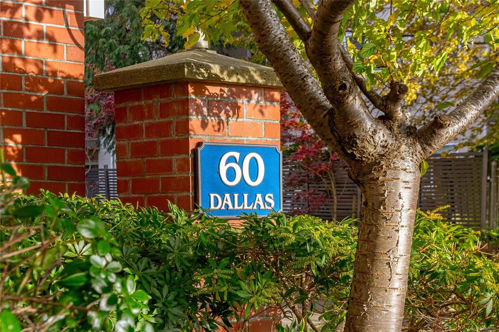 Victoria, BC V8V 1A2,60 Dallas Rd #36