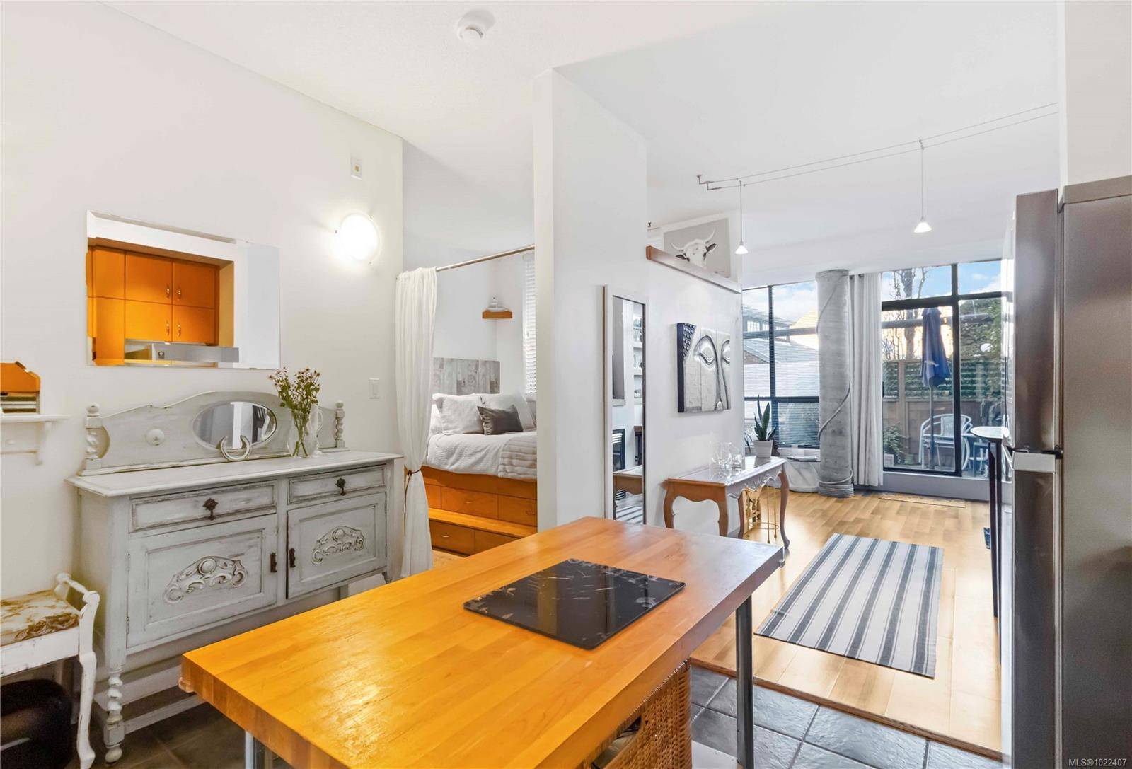 Victoria, BC V8W 1S2,409 Swift St #117