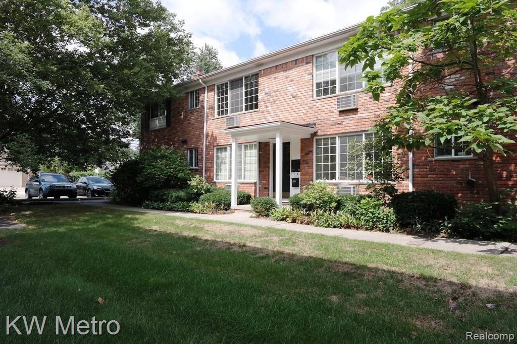 Birmingham, MI 48009,630 ANN ST #8