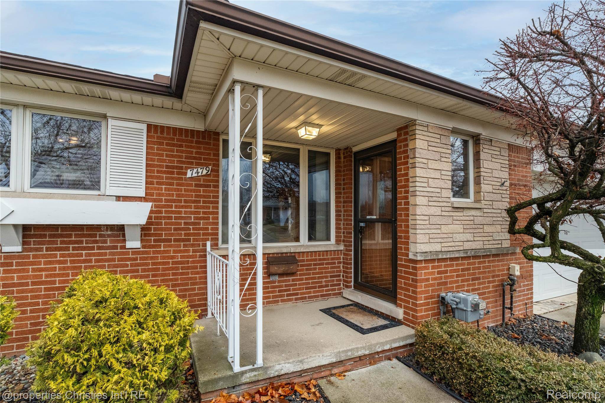 Westland, MI 48185,7479 Carrousel BLVD