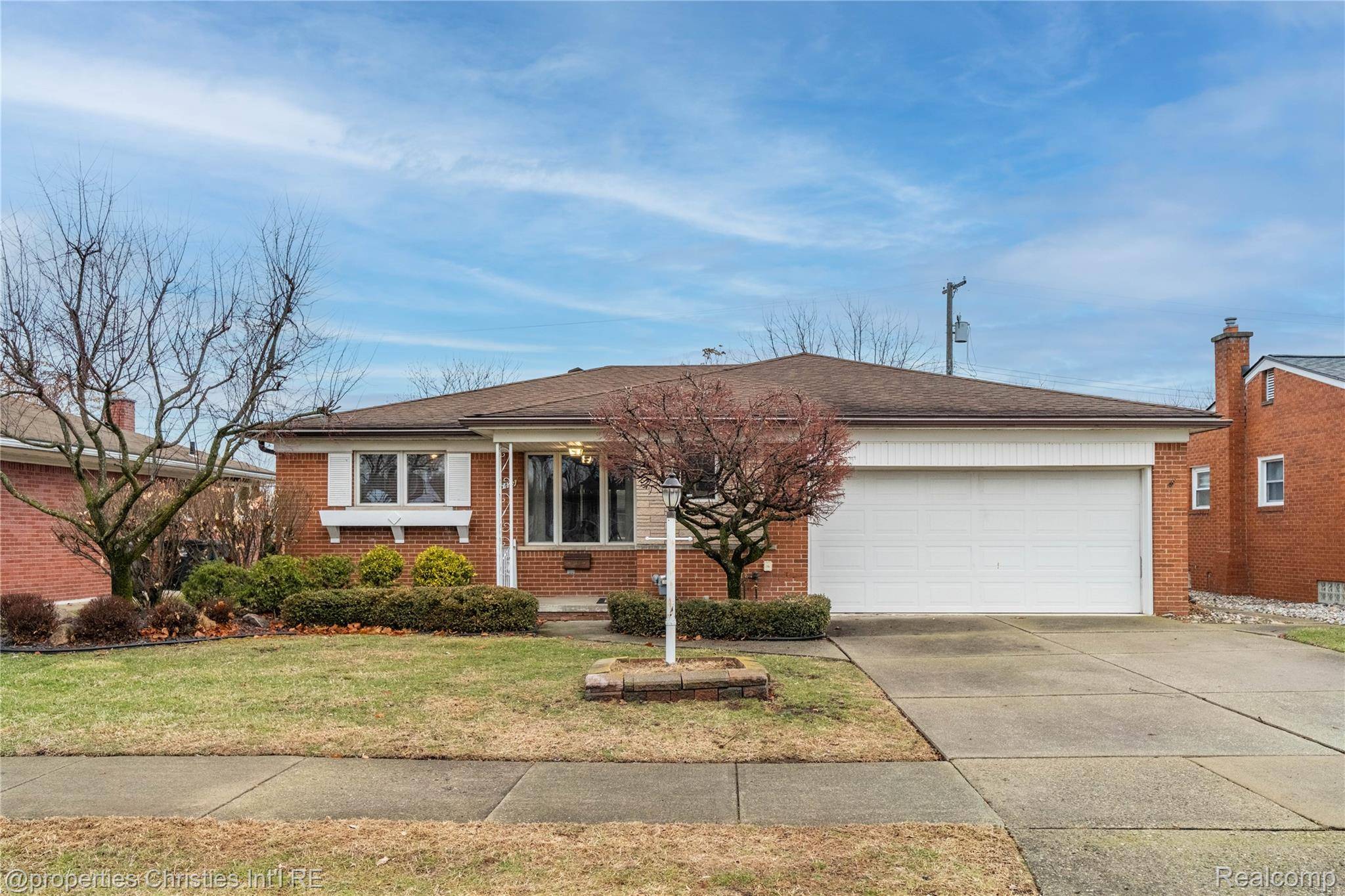 Westland, MI 48185,7479 Carrousel BLVD