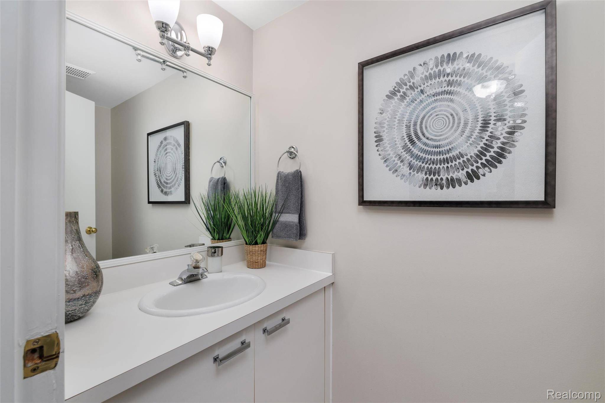 Birmingham, MI 48009,1065 N Old Woodward AVE