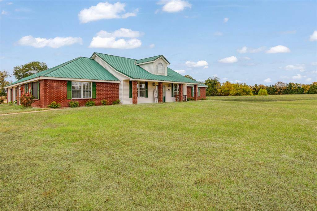 Blossom, TX 75416,1005 E HWY 82