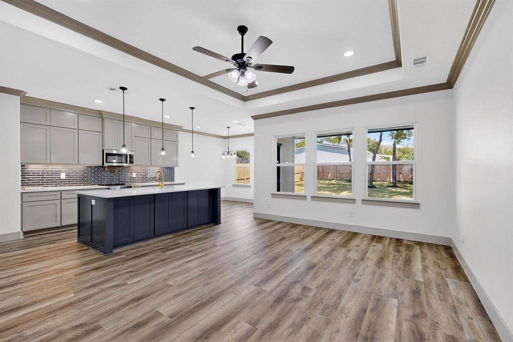 Ennis, TX 75119,806 S Sherman Street