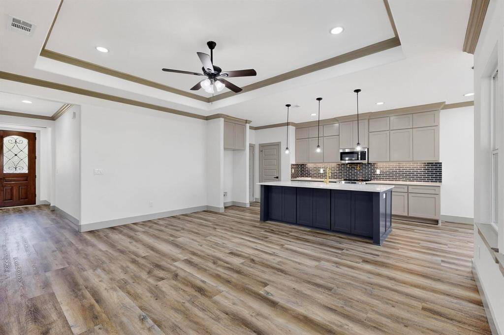 Ennis, TX 75119,806 S Sherman Street