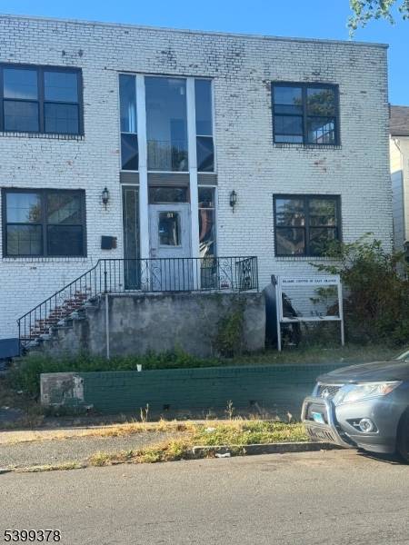 East Orange City, NJ 07017,61 Lincoln St