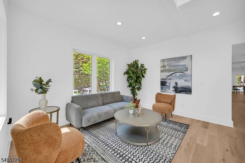 Livingston Twp., NJ 07039,25 Wardell Rd