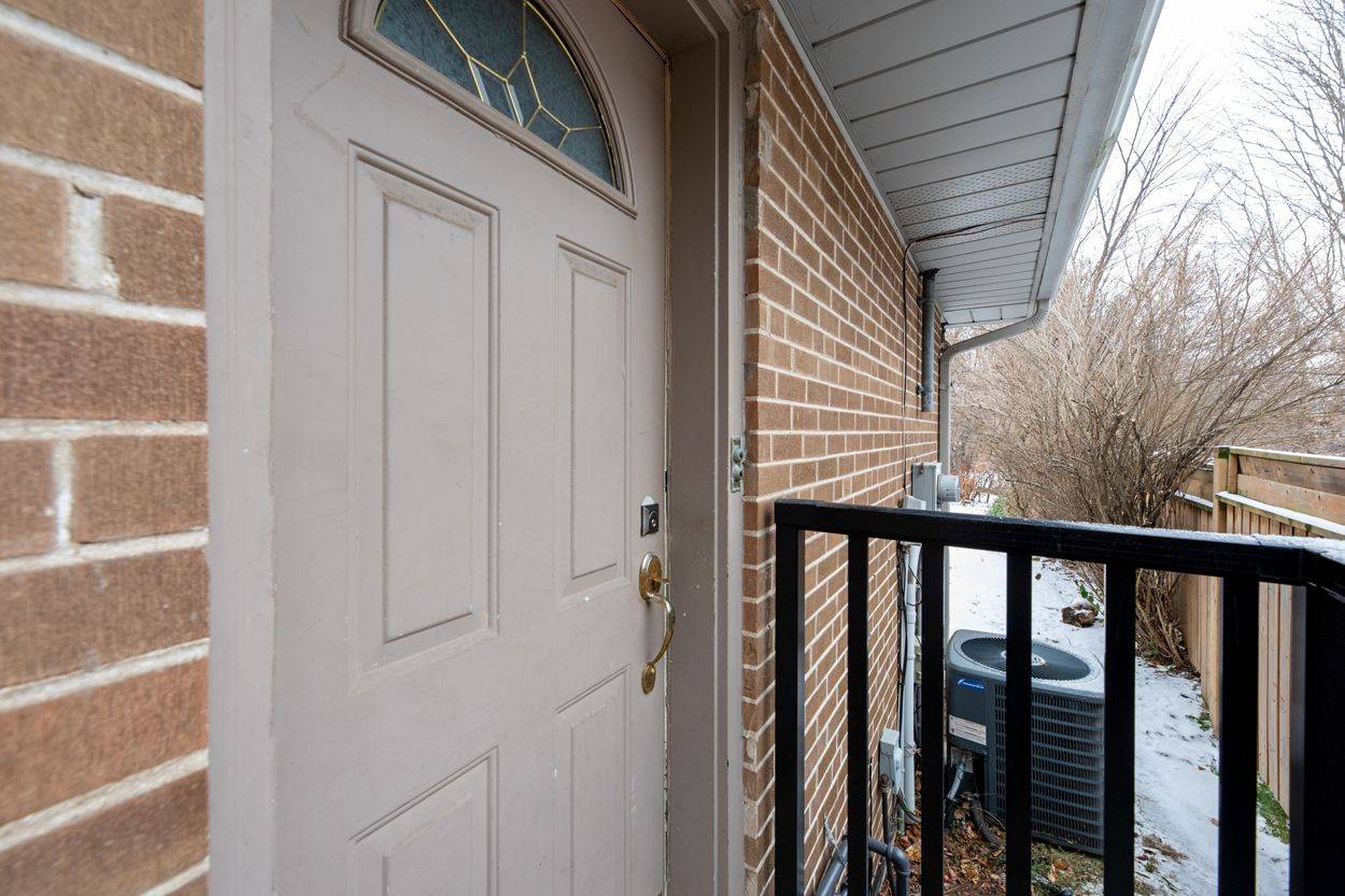 Toronto C13, ON M3A 2Z5,3 Minorca PL #Lower 1