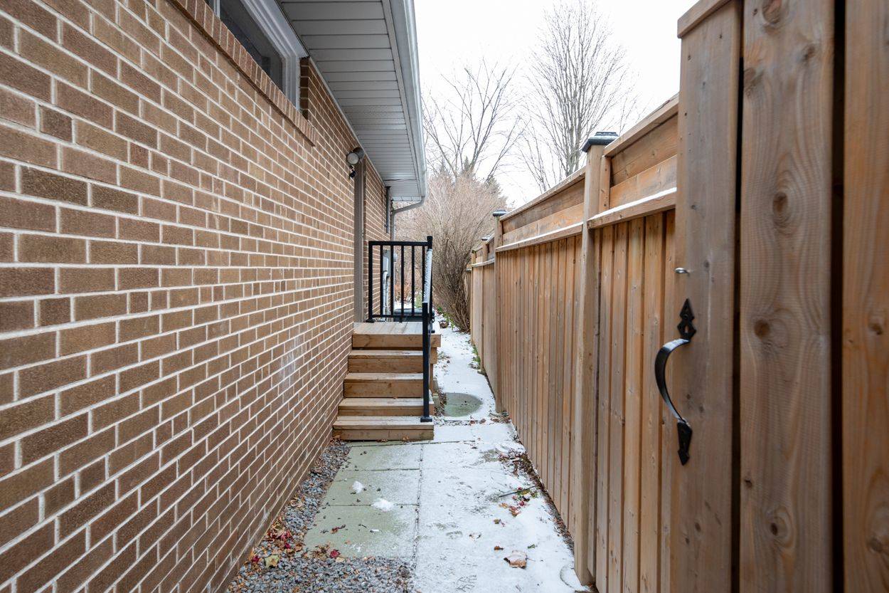 Toronto C13, ON M3A 2Z5,3 Minorca PL #Lower 1