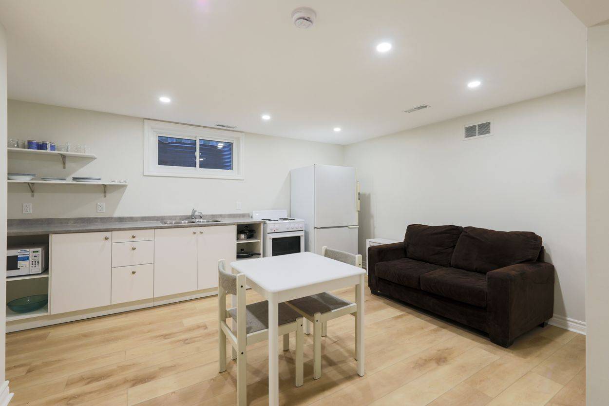 Toronto C13, ON M3A 2Z5,3 Minorca PL #Lower 1