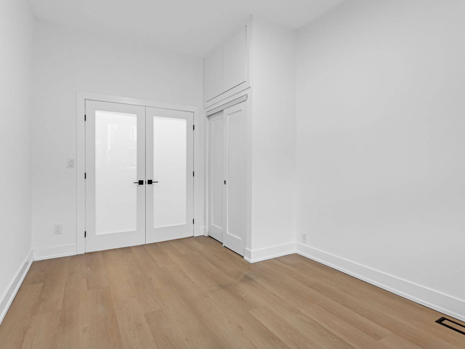 Toronto C01, ON M6J 2P6,135 Bellwoods AVE #1