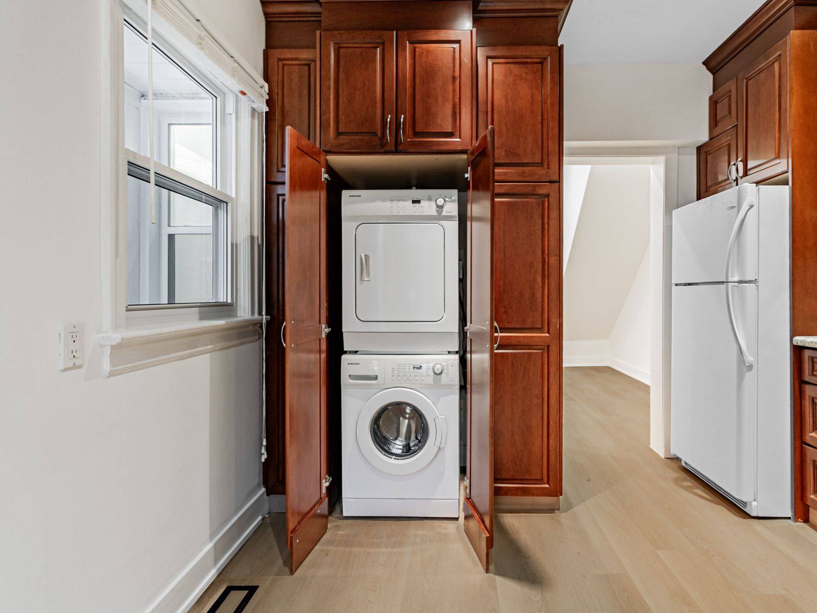 Toronto C01, ON M6J 2P6,135 Bellwoods AVE #1