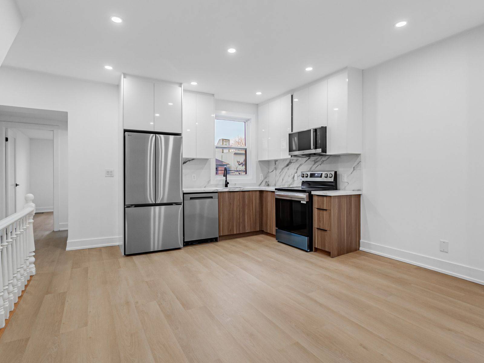 Toronto C01, ON M6J 2P6,135 Bellwoods AVE #2