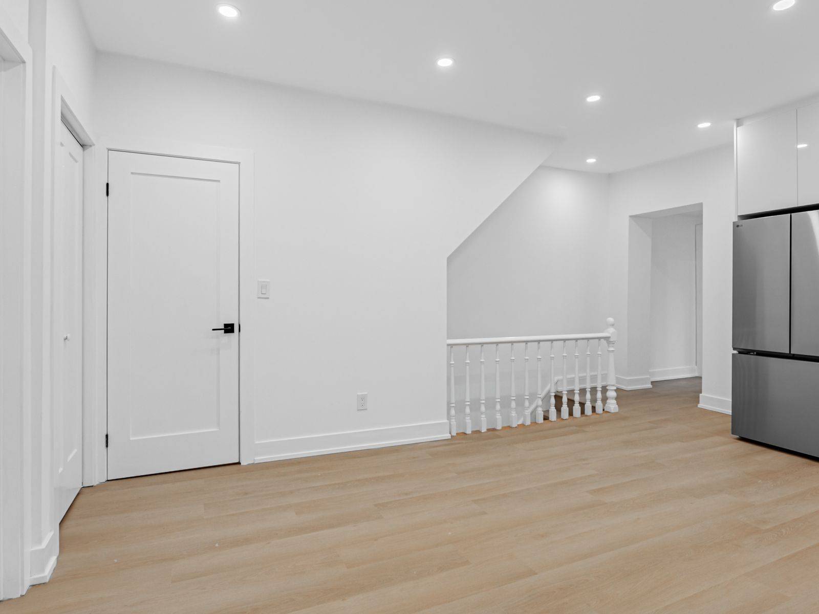 Toronto C01, ON M6J 2P6,135 Bellwoods AVE #2