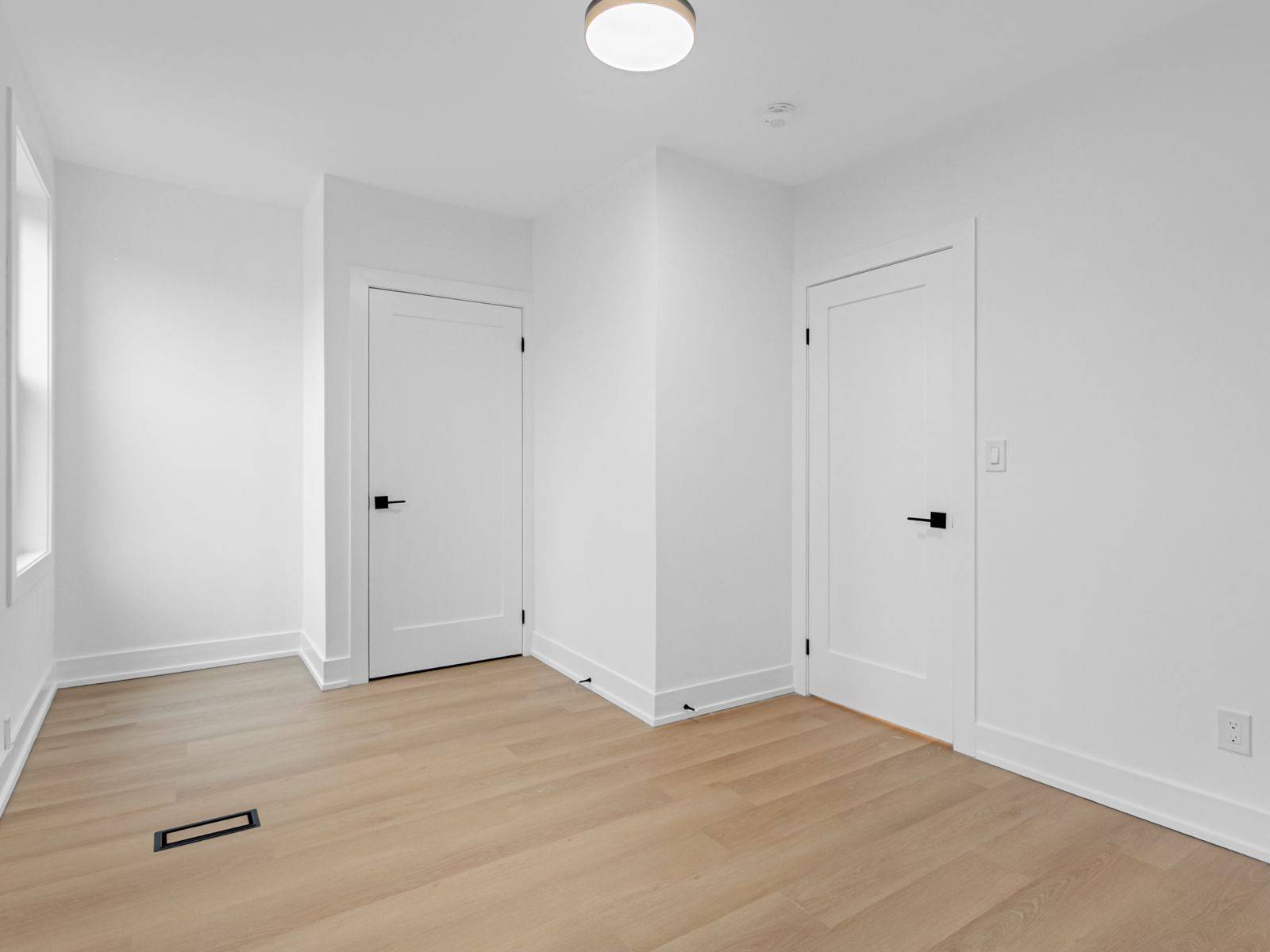 Toronto C01, ON M6J 2P6,135 Bellwoods AVE #2