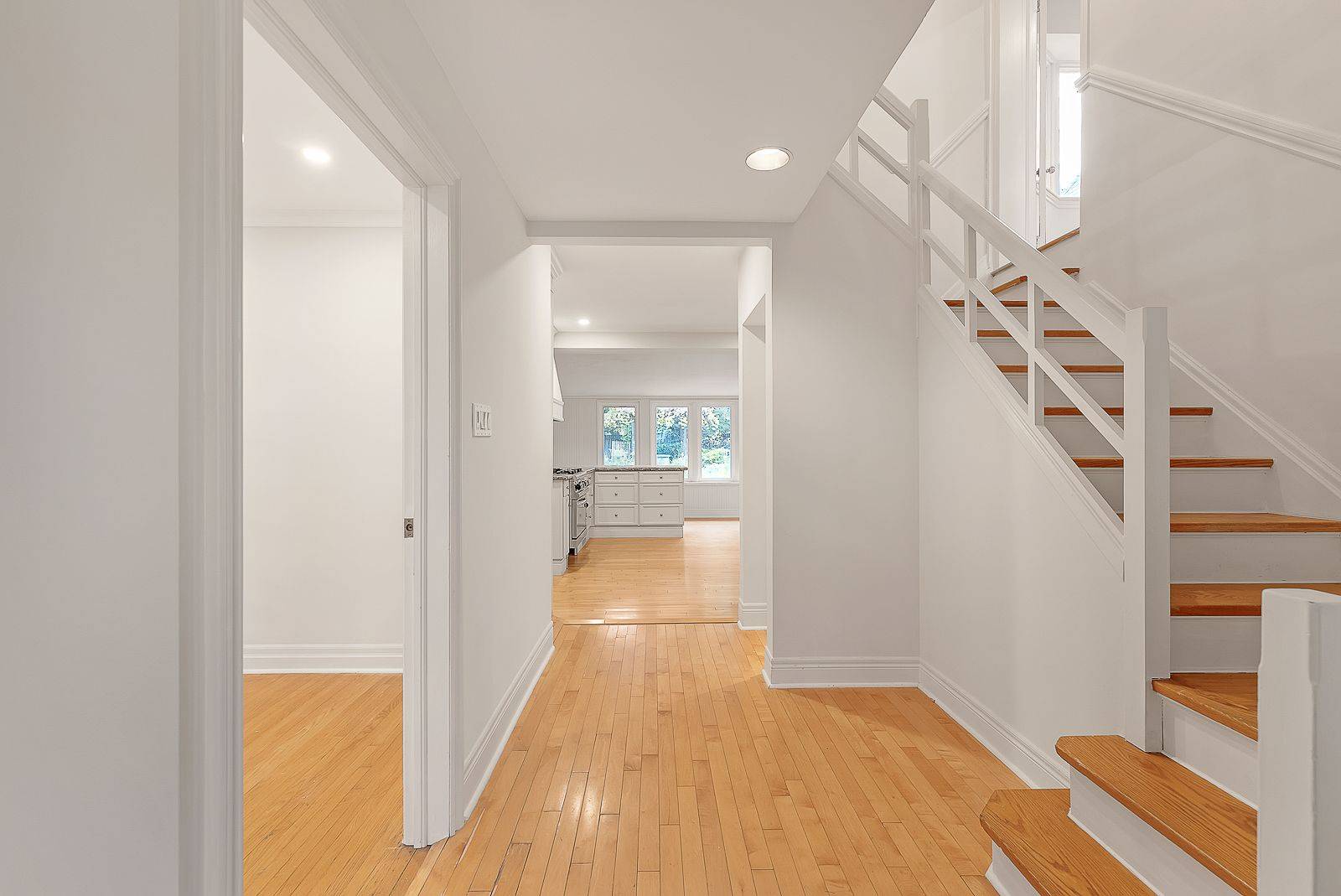 Toronto C12, ON M2P 1K6,75 Lord Seaton RD