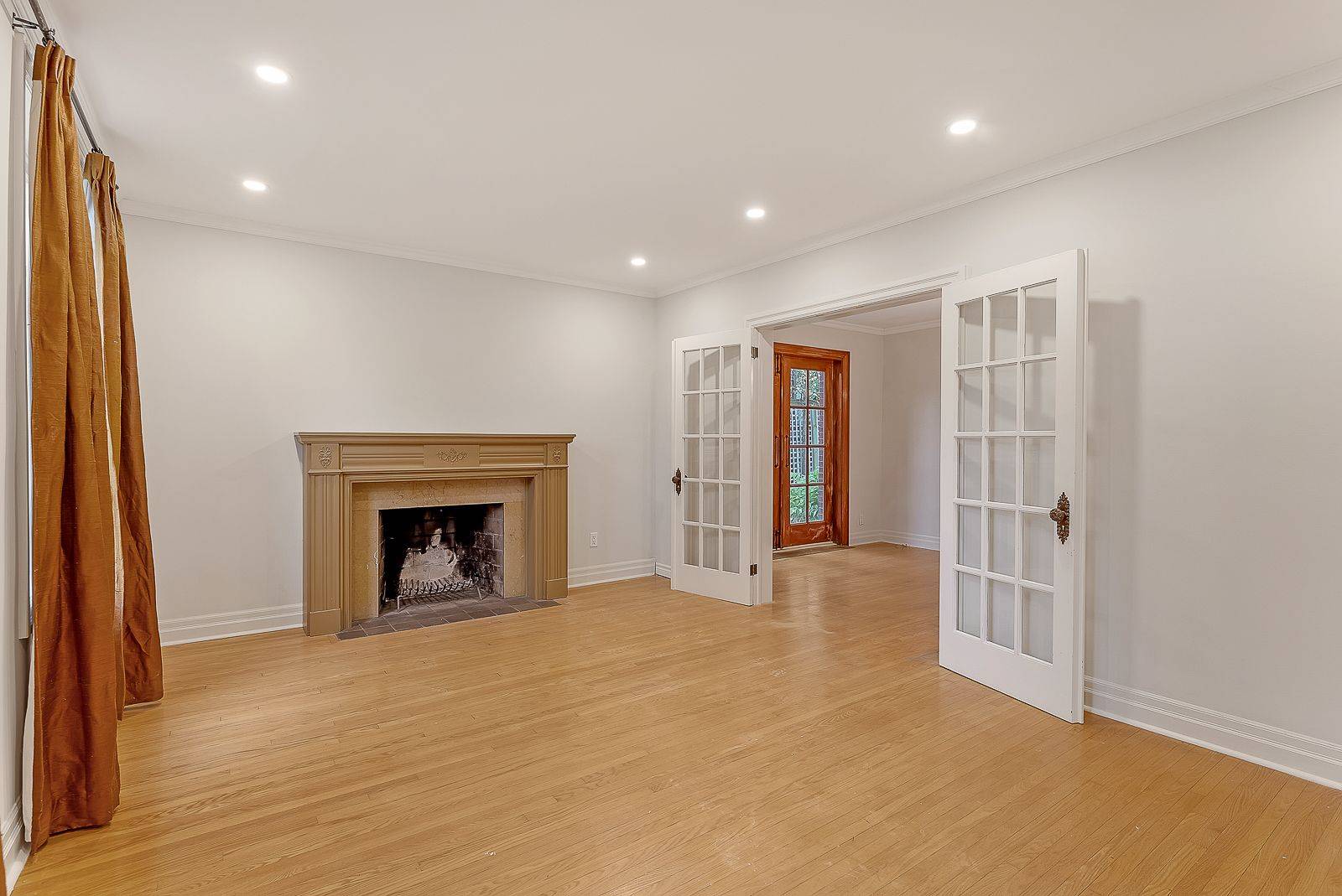 Toronto C12, ON M2P 1K6,75 Lord Seaton RD