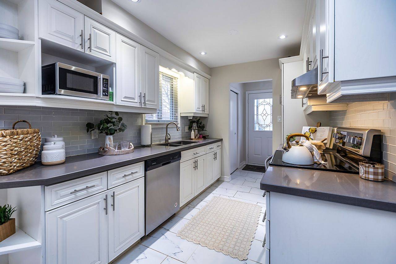 Oshawa, ON L1K 1J1,1184 Eldorado AVE