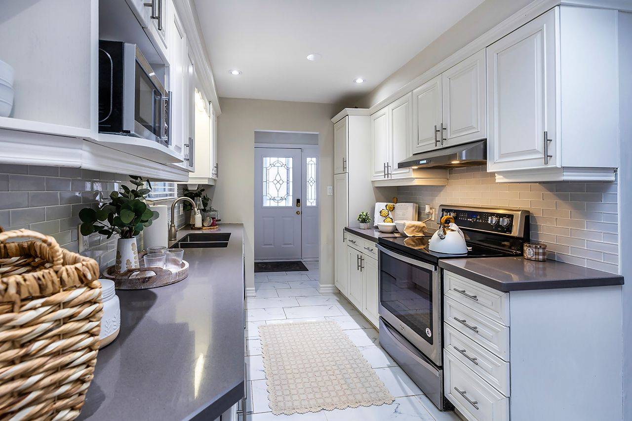 Oshawa, ON L1K 1J1,1184 Eldorado AVE