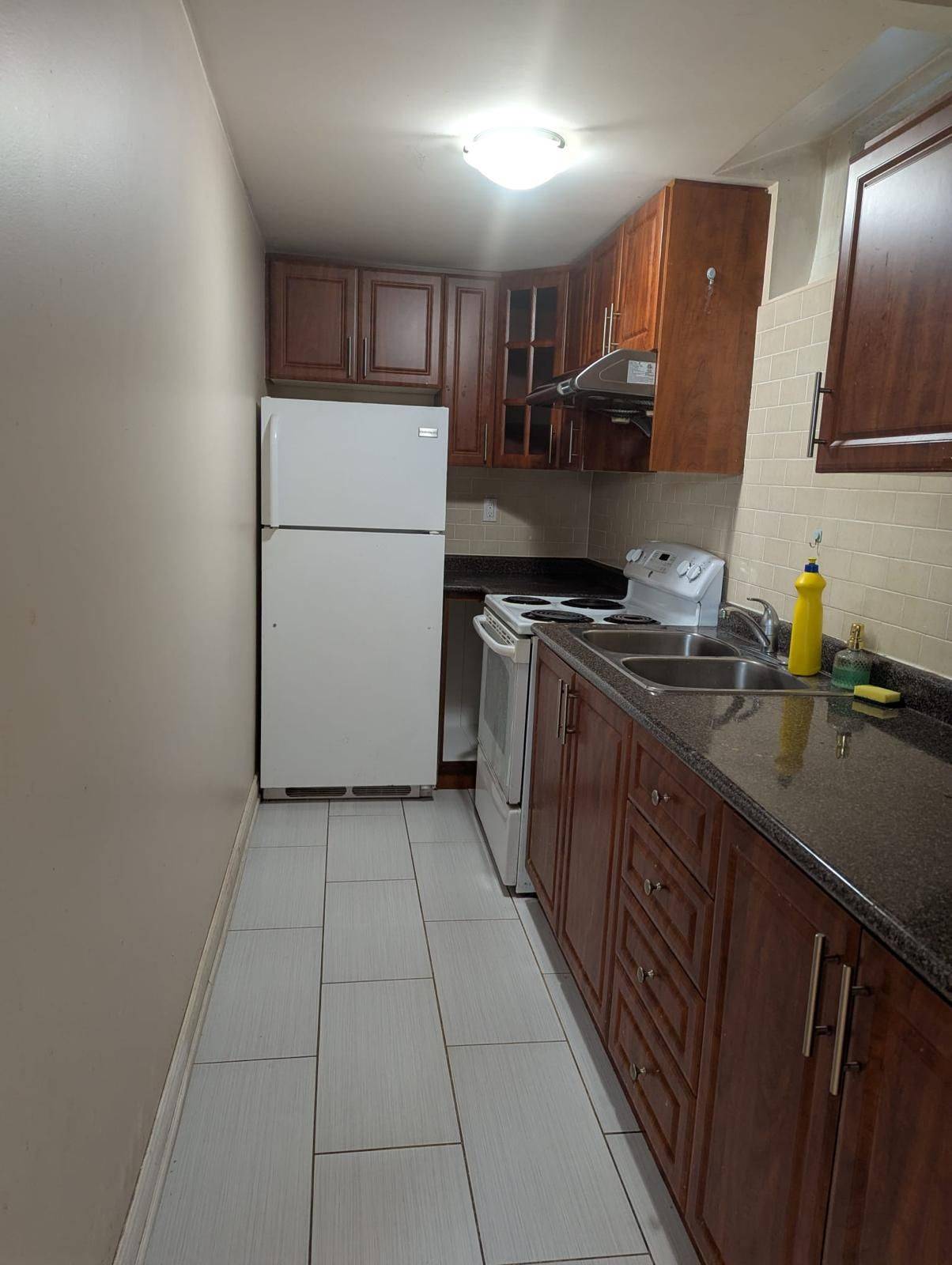 Toronto E11, ON M1X 1T9,21 Knowles DR