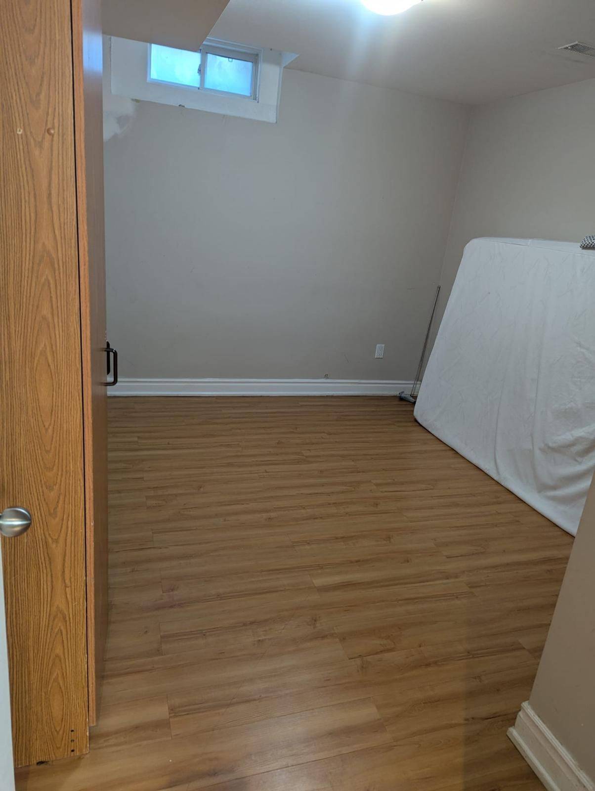 Toronto E11, ON M1X 1T9,21 Knowles DR