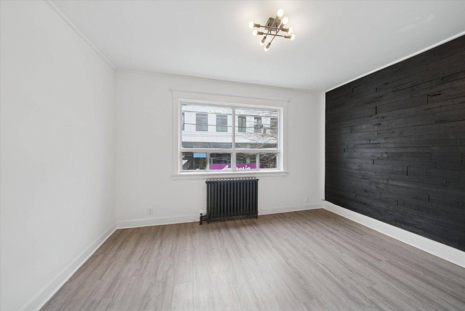 Toronto E01, ON M4L 1G1,1578 Queen ST E #Unit A