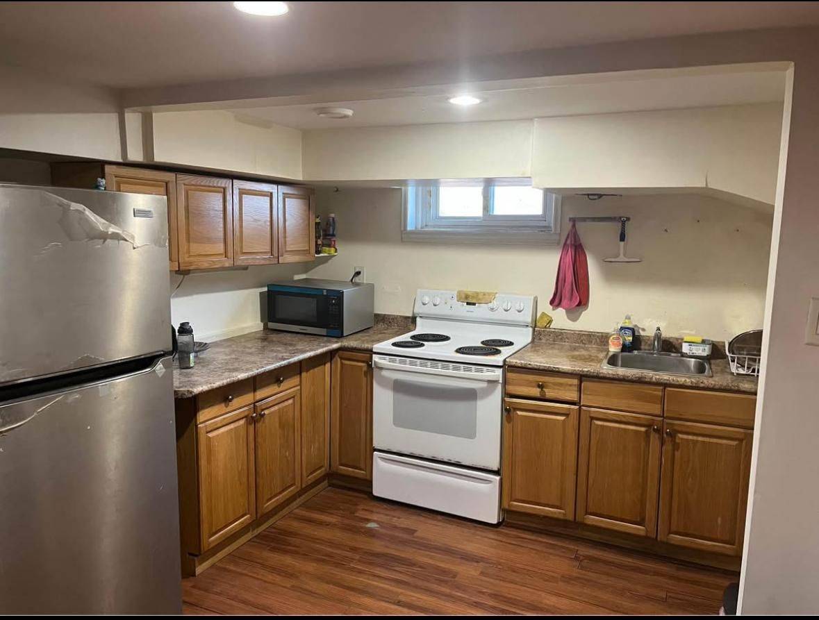 Oshawa, ON L1G 3T2,50 Taunton RD W #Bsmt