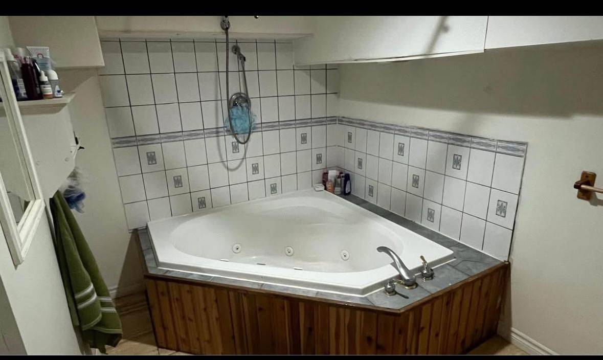 Oshawa, ON L1G 3T2,50 Taunton RD W #Bsmt