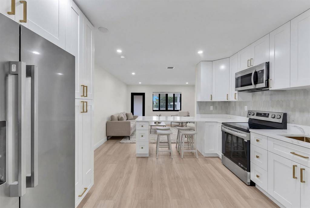 Oakland Park, FL 33334,1398 NE 37th St