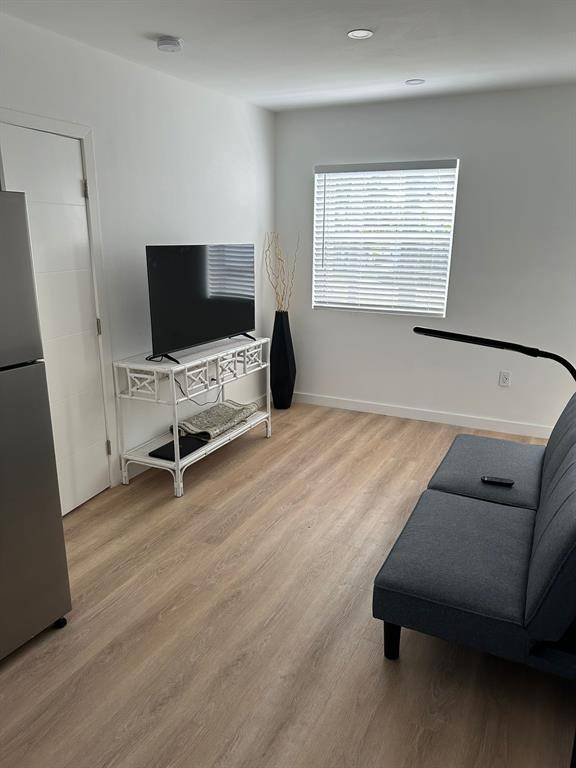 Hollywood, FL 33019,817 Tyler St #10