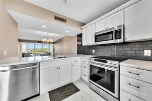 Davie, FL 33324,1520 Whitehall Dr #405