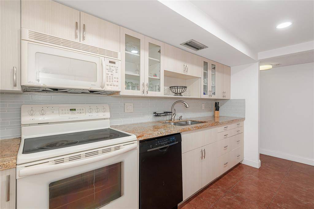 Hollywood, FL 33019,1600 S Ocean Dr #3B