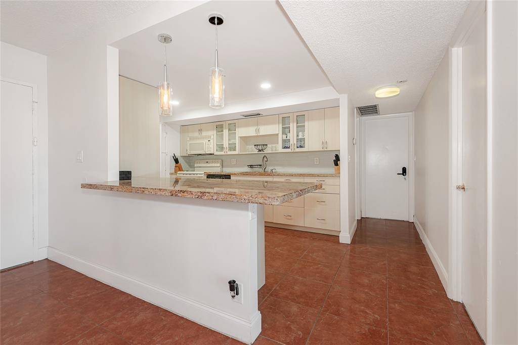 Hollywood, FL 33019,1600 S Ocean Dr #3B