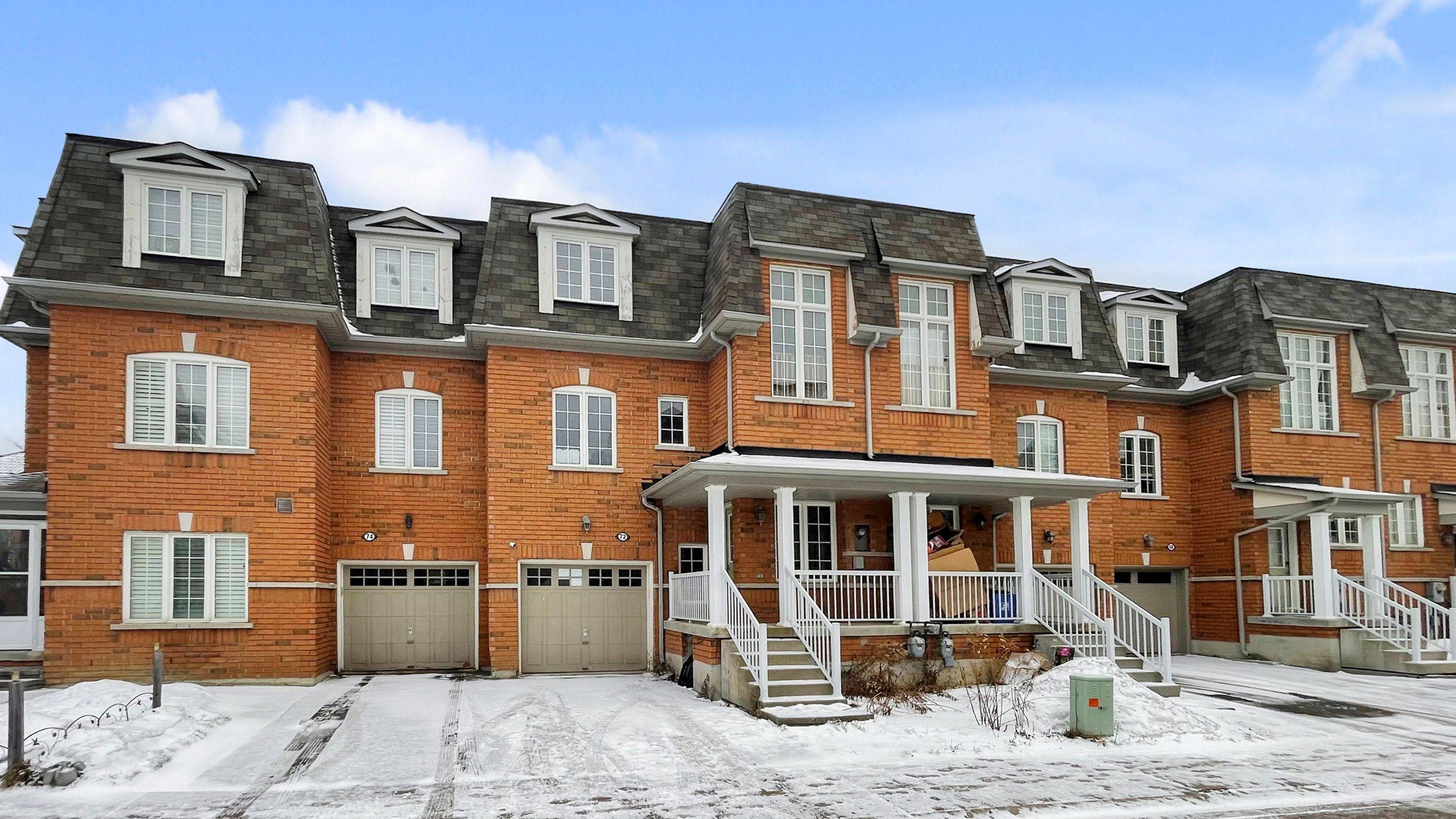 Richmond Hill, ON L4E 4L5,15 Old Colony RD #72