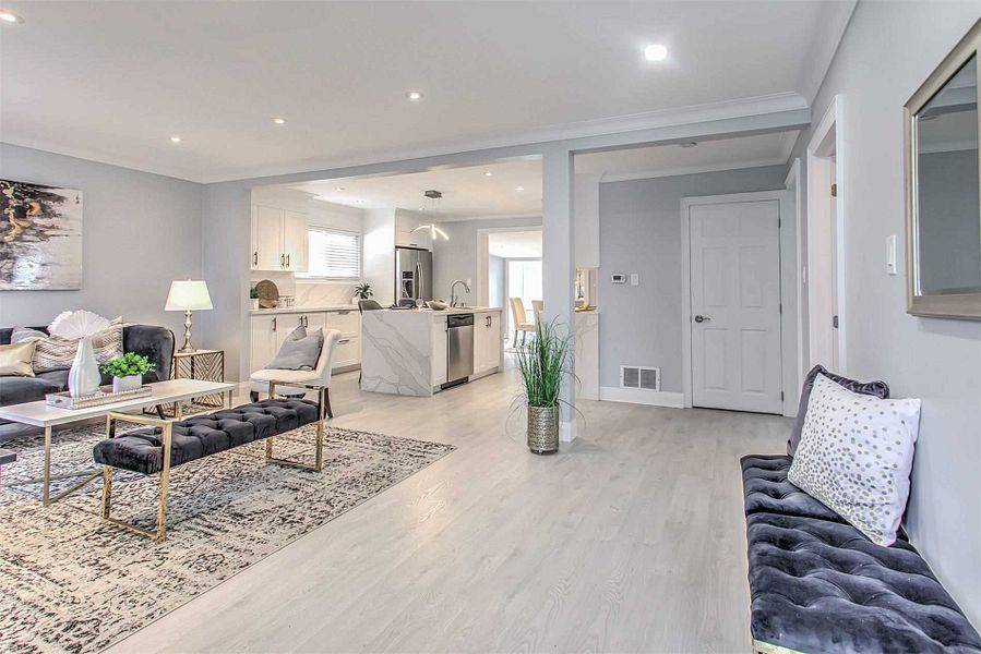 Newmarket, ON L3Y 1H2,254 Andrew ST #main