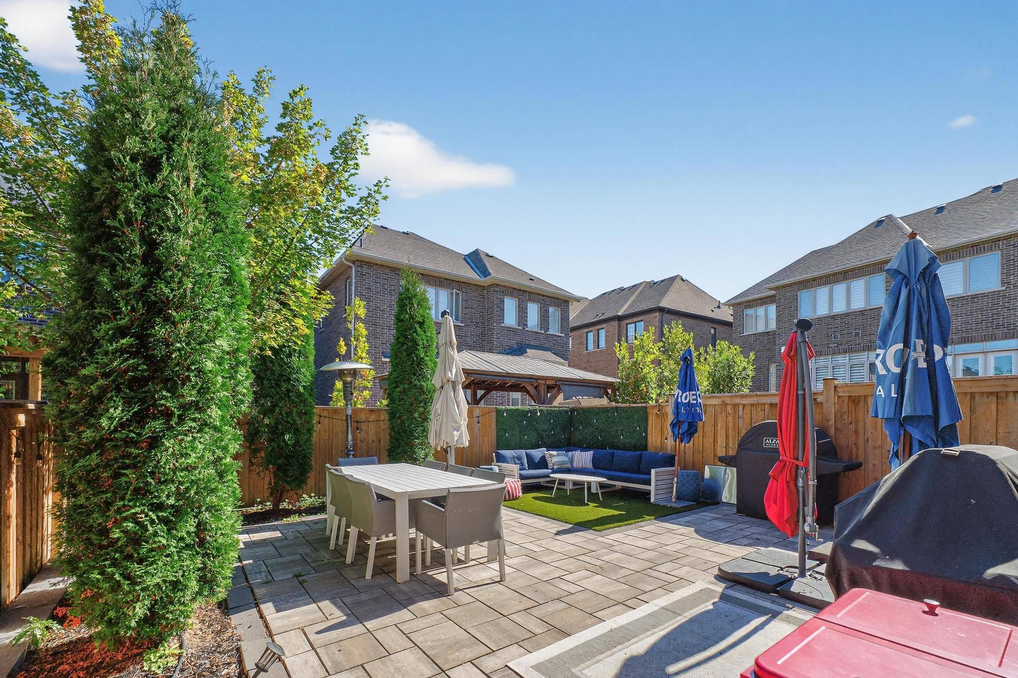 King, ON L7B 0P4,14 Great Heron CT