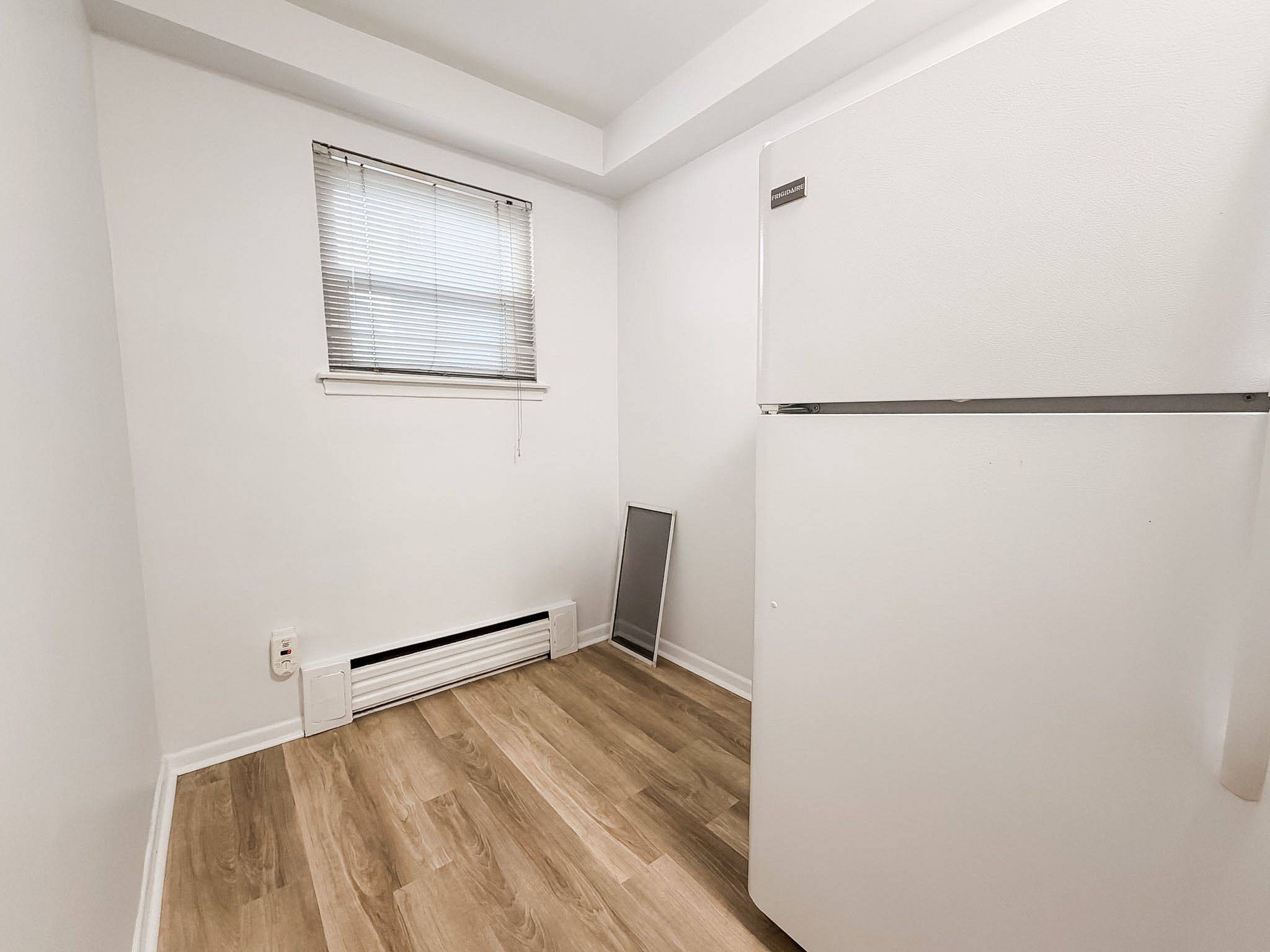 Richmond Hill, ON L4C 2L1,9928A Bayview AVE #3