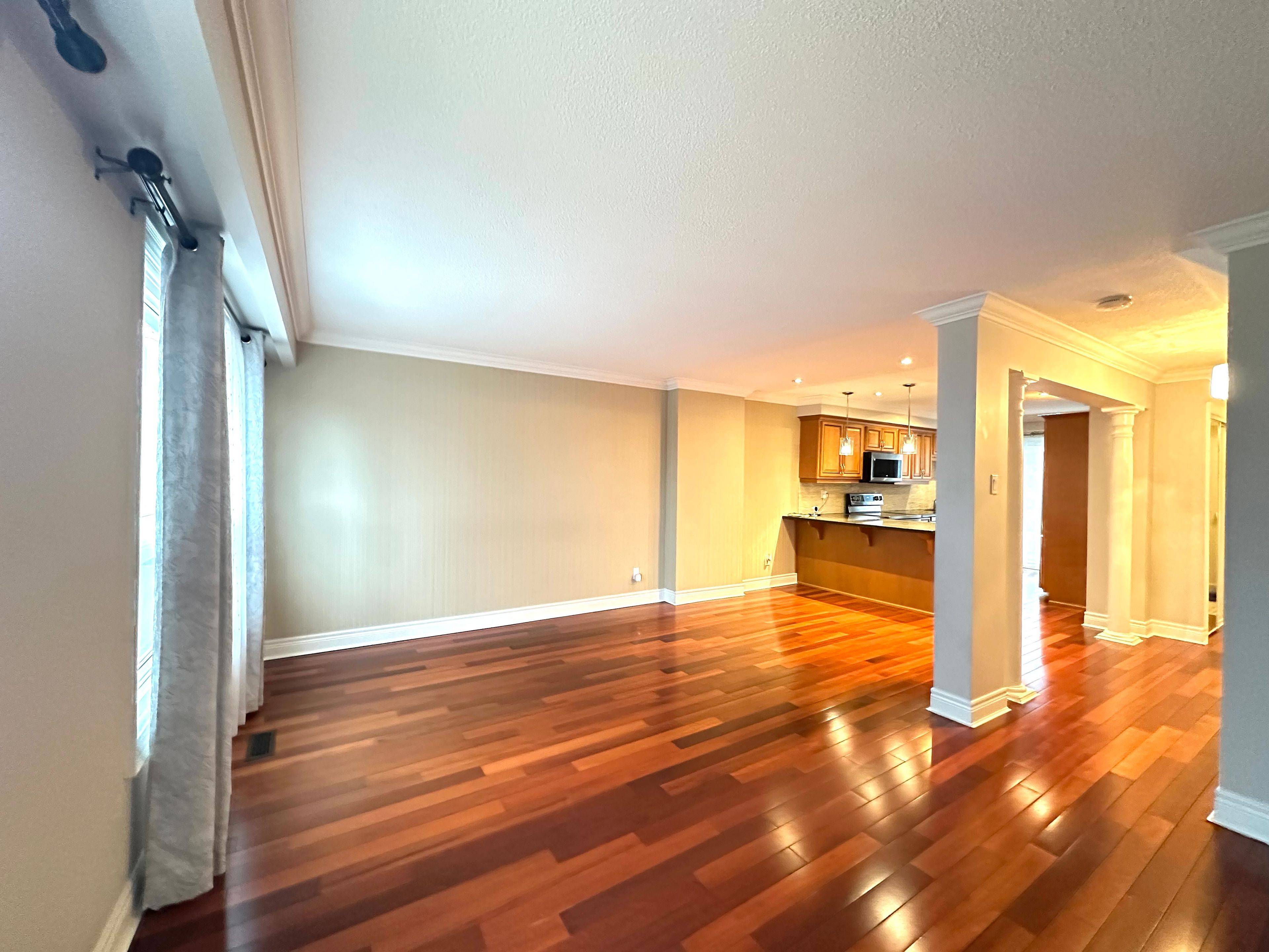 Mississauga, ON L5B 2P6,60 Hanson RD #40