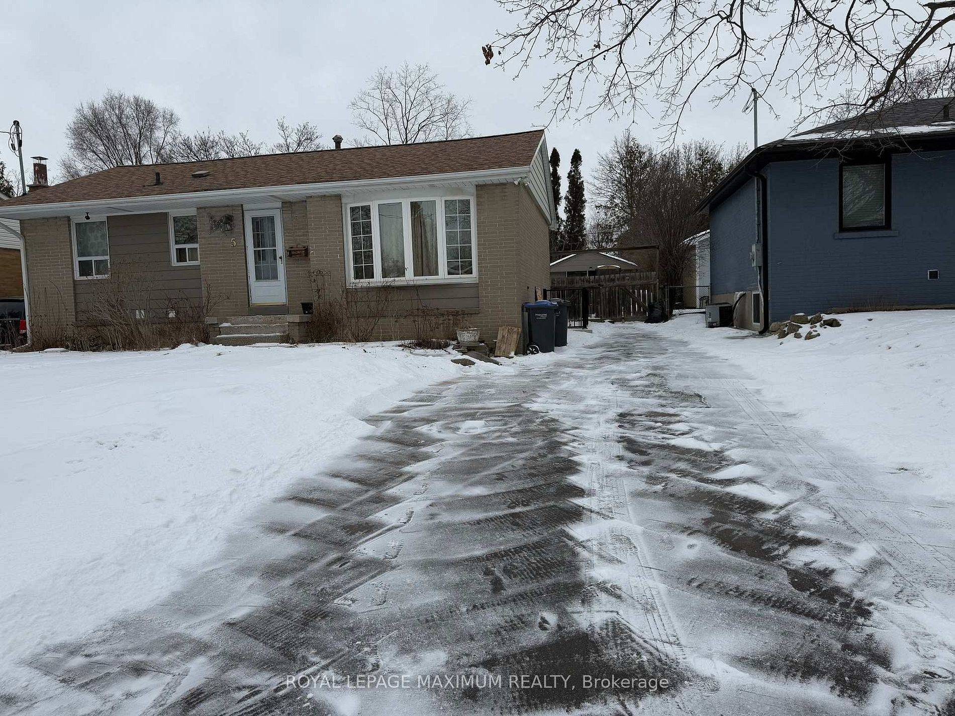 Brampton, ON L6W 2P2,5 Lawrence CRES #Upper